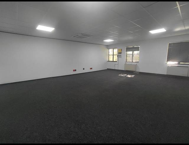 333M² OFFICE TO LET IN BRYANSTON